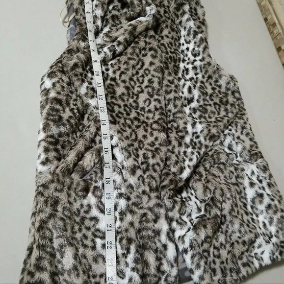 NWT Women's Vest Faux fur size Xs and Medium Multi-colored open pockets - Picture 6 of 11